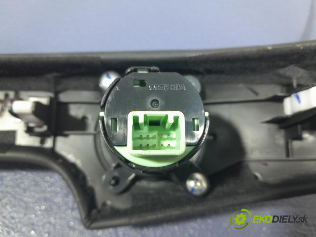 Mazda Cx-5 2017 kryt Plast: Interiéry: KB8C-55311