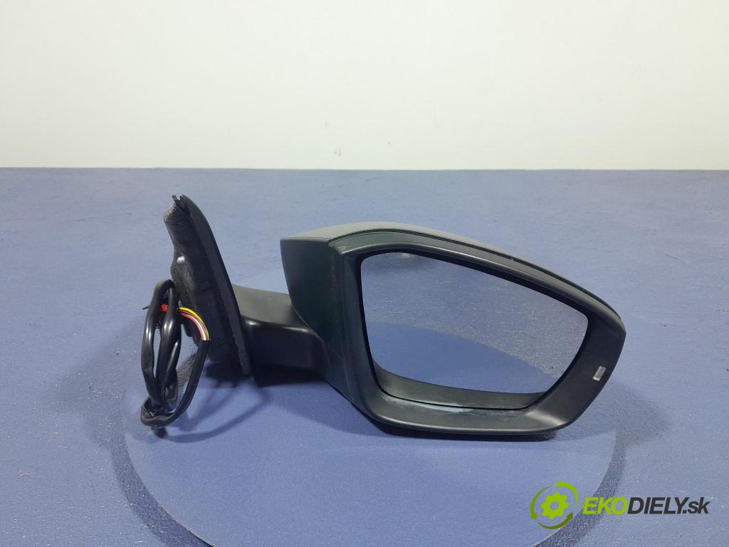 Skoda Octavia 2017 zpětné zrcátko prave