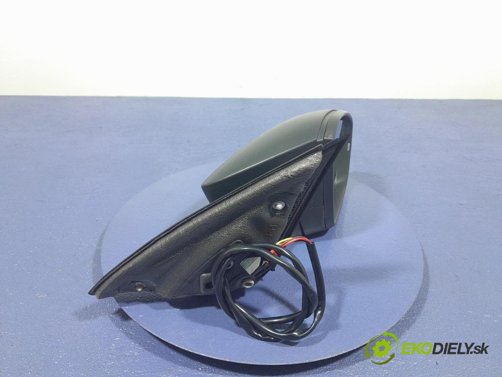 Skoda Octavia 2017 zpětné zrcátko prave