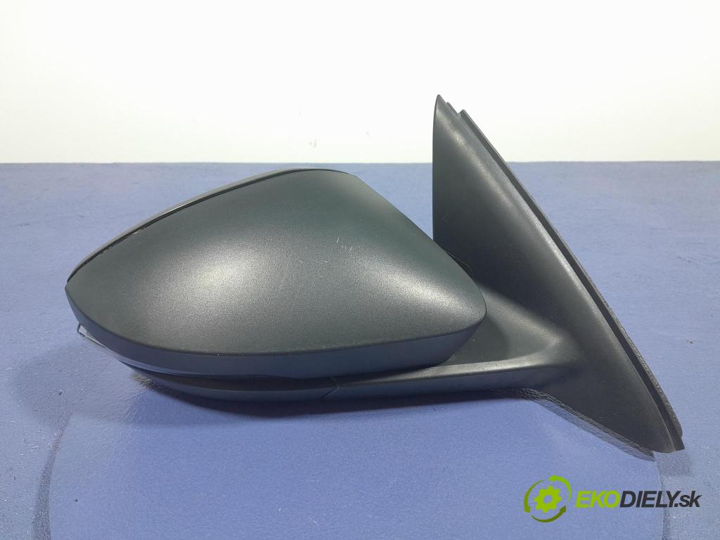 Skoda Octavia 2017 zpětné zrcátko prave