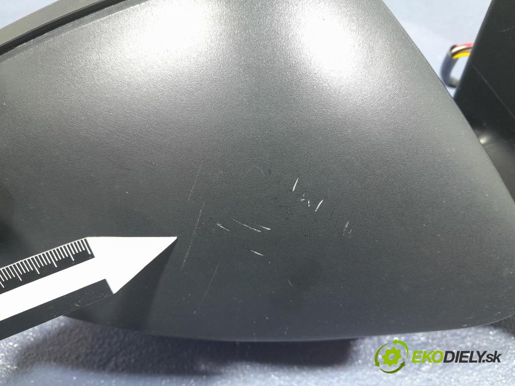 Skoda Octavia 2017 zpětné zrcátko prave