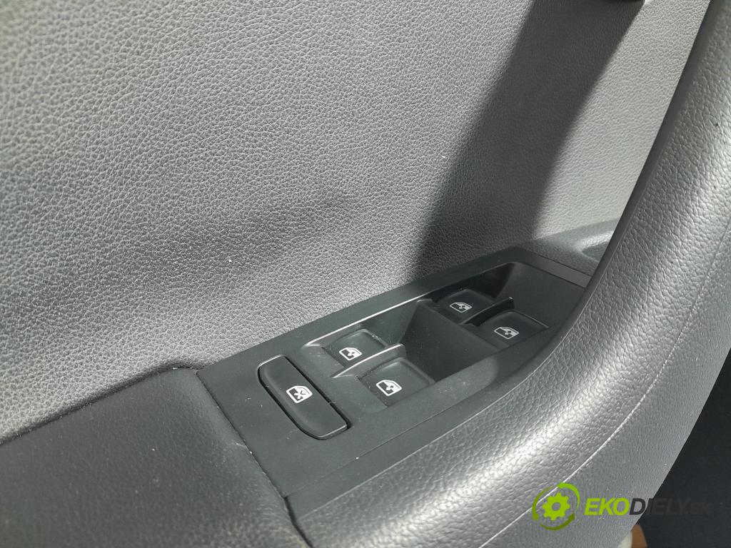 Skoda Octavia 2017 Tapacír: dveře před levá 5E1867011