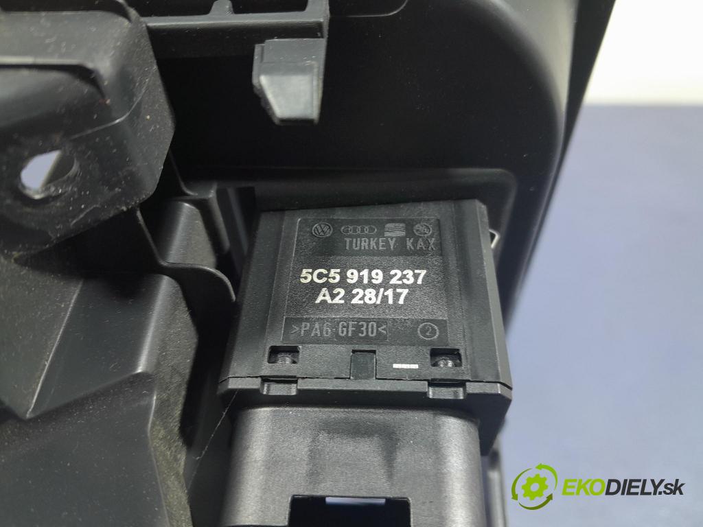 Skoda Octavia 2017 kryt Plast: Interiéry: 5E1857083B