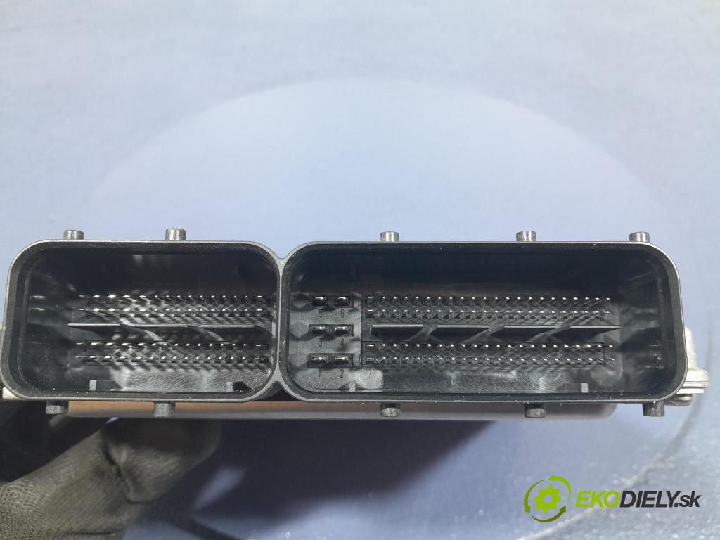 Skoda Octavia 2017 riadiaca jednotka Motor: 04L907445E