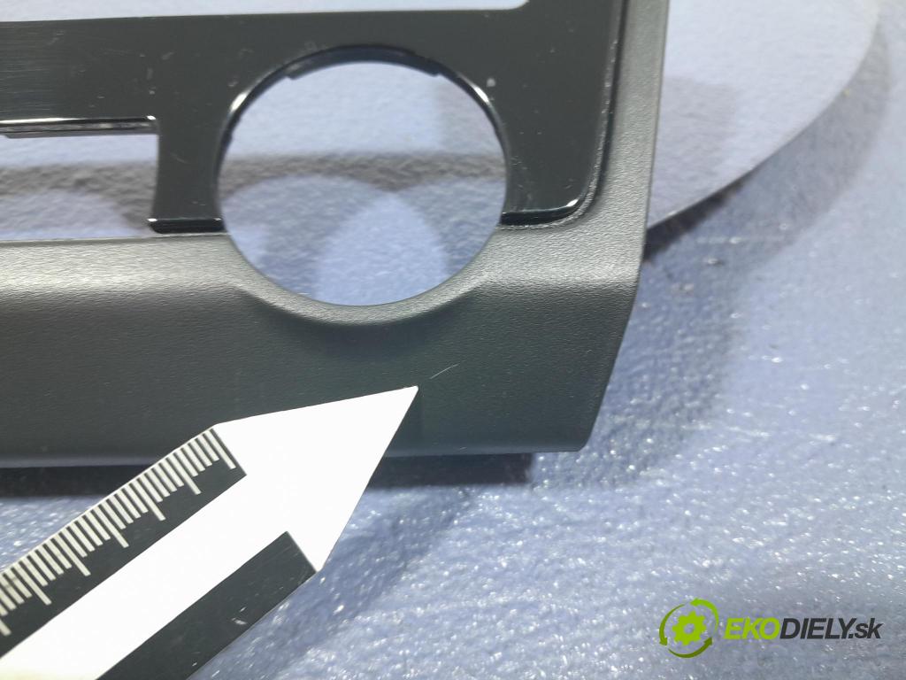 Skoda Octavia 2017 lišta Dekoratívne: Vnútri: 5E0863152D