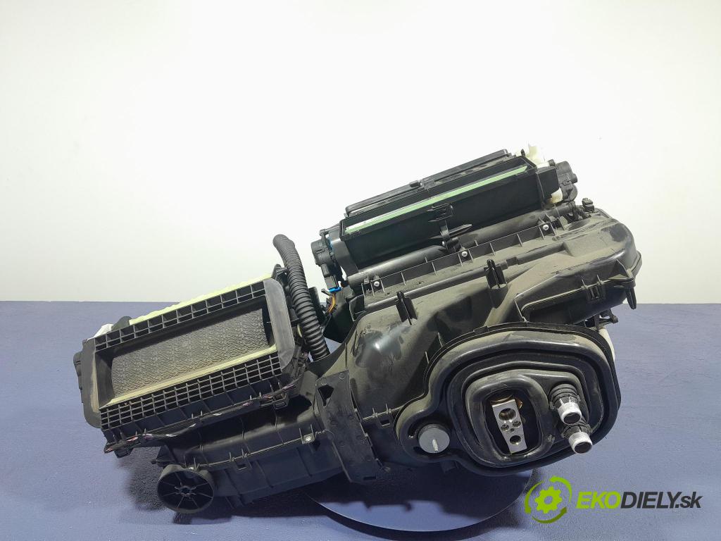 Skoda Octavia 2017 radiátor 5Q1816005AE