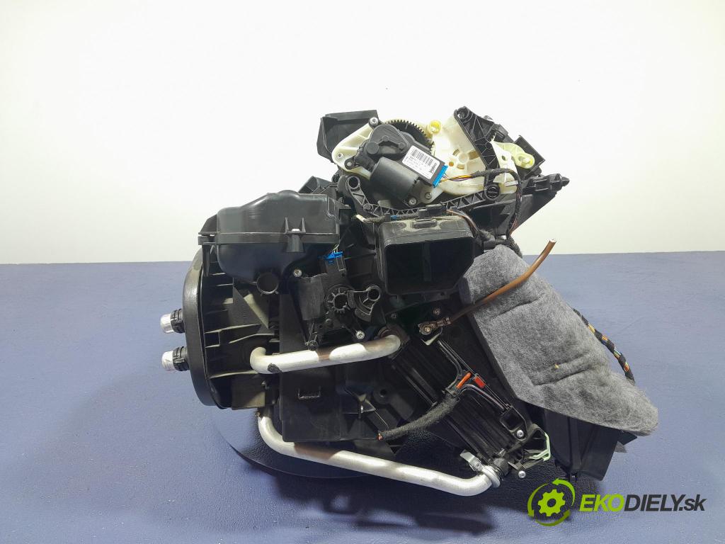 Skoda Octavia 2017 radiátor 5Q1816005AE