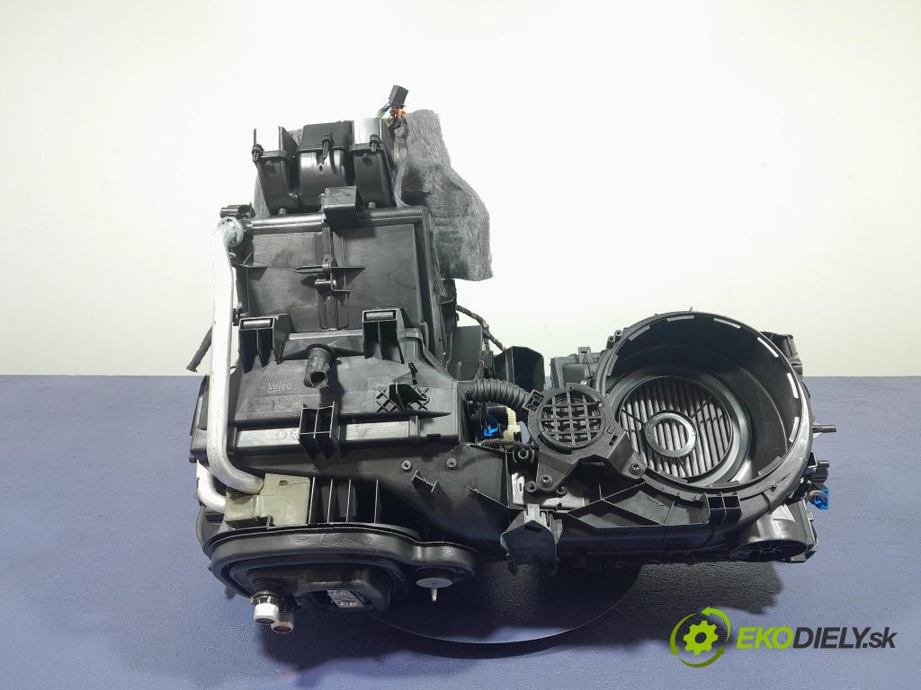 Skoda Octavia 2017 radiátor 5Q1816005AE