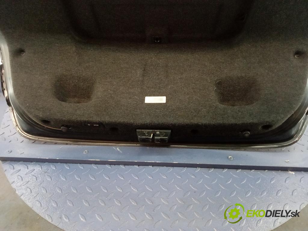 Bmw Seria 5 2010 zadní dveře kufra: kufr 01