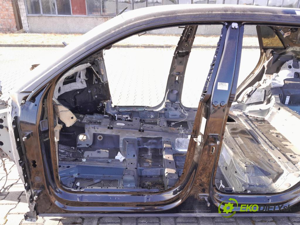 Audi Q8 2022 Práh: Vľavo: