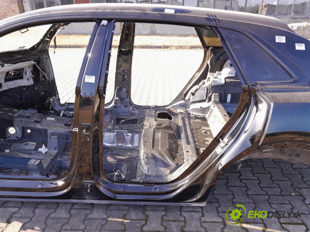 Audi Q8 2022 Práh: Vľavo: