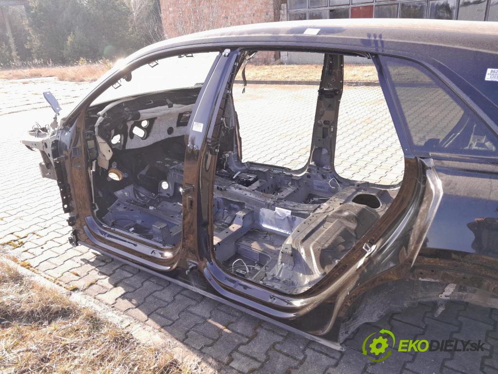 Audi Q8 2022 Práh: Vľavo: