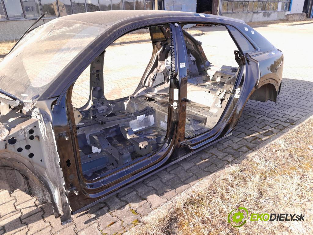 Audi Q8 2022 Práh: Vľavo: 