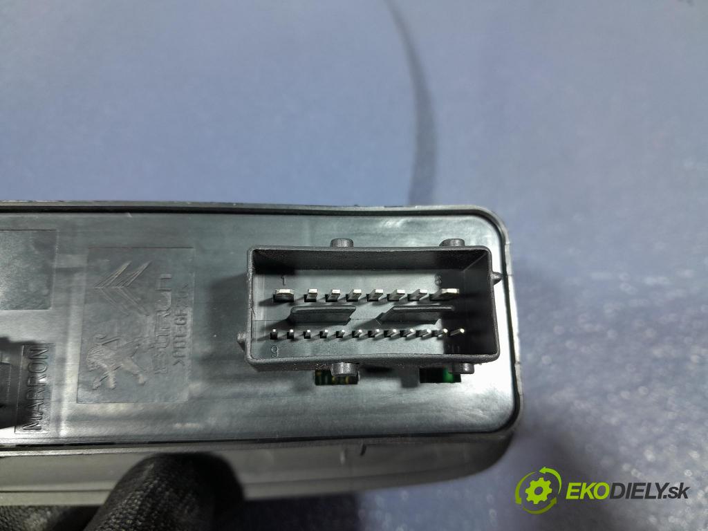 Peugeot 208 2016 Přepínač Sklenka: 96749624ZD