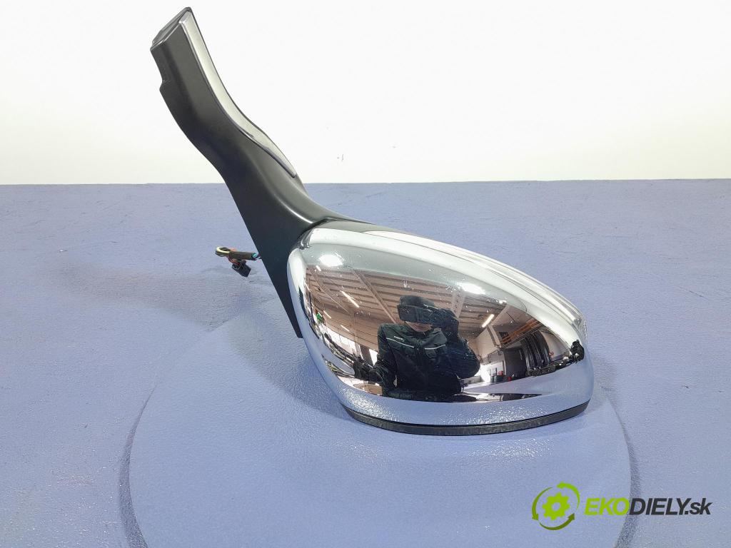 Peugeot 208 2016 zpětné zrcátko prave