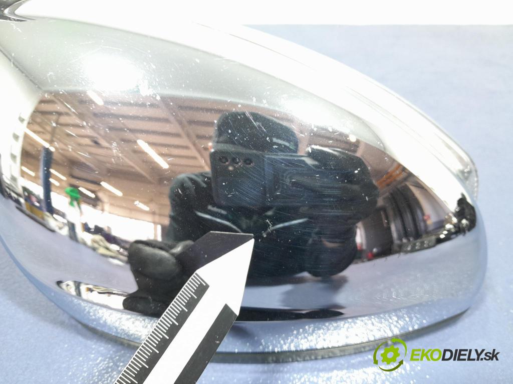 Peugeot 208 2016 zpětné zrcátko prave