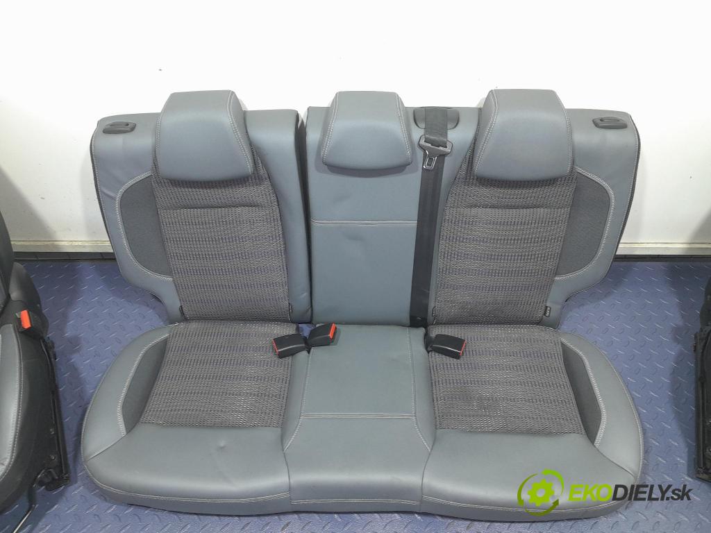 Peugeot 208 2016 sedačke: Soubor.