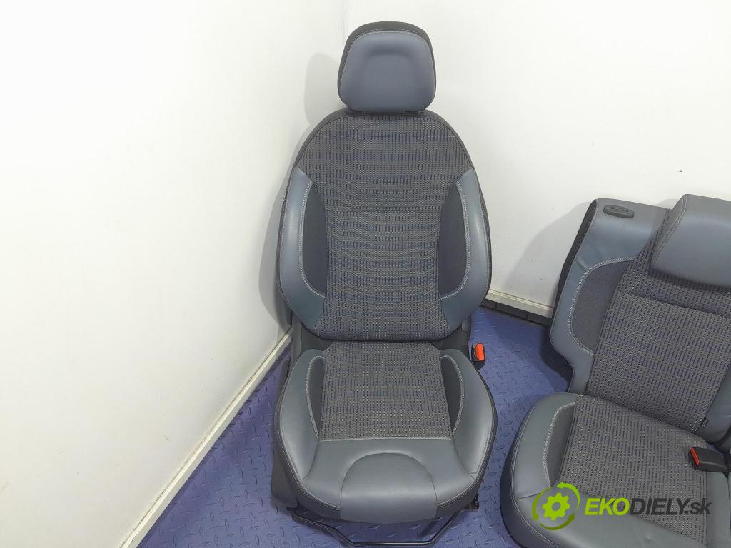 Peugeot 208 2016 sedačke: Soubor.