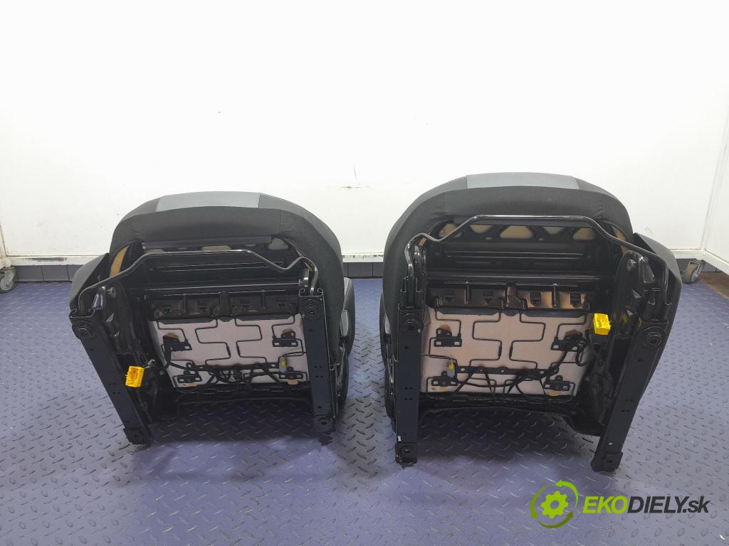 Peugeot 208 2016 sedačke: Soubor.