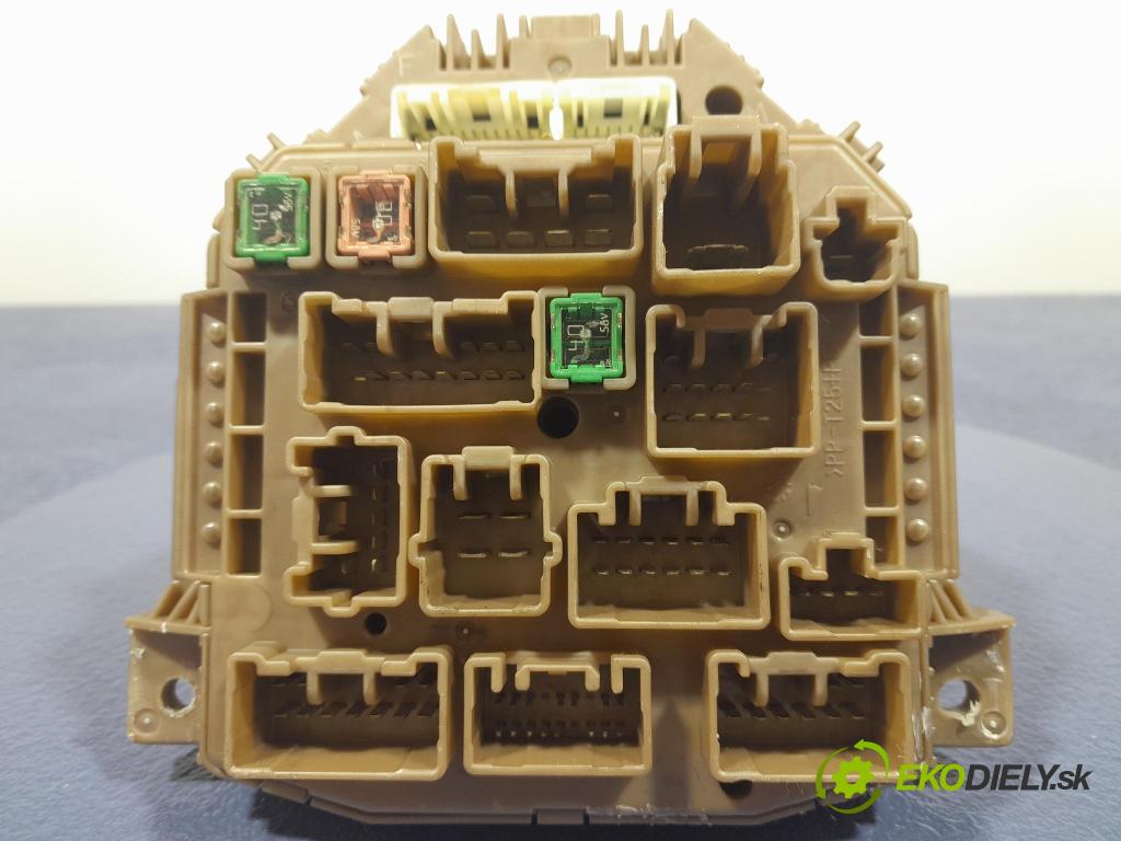 Toyota Aygo 2006 Přístrojová deska 83800-0H030-B