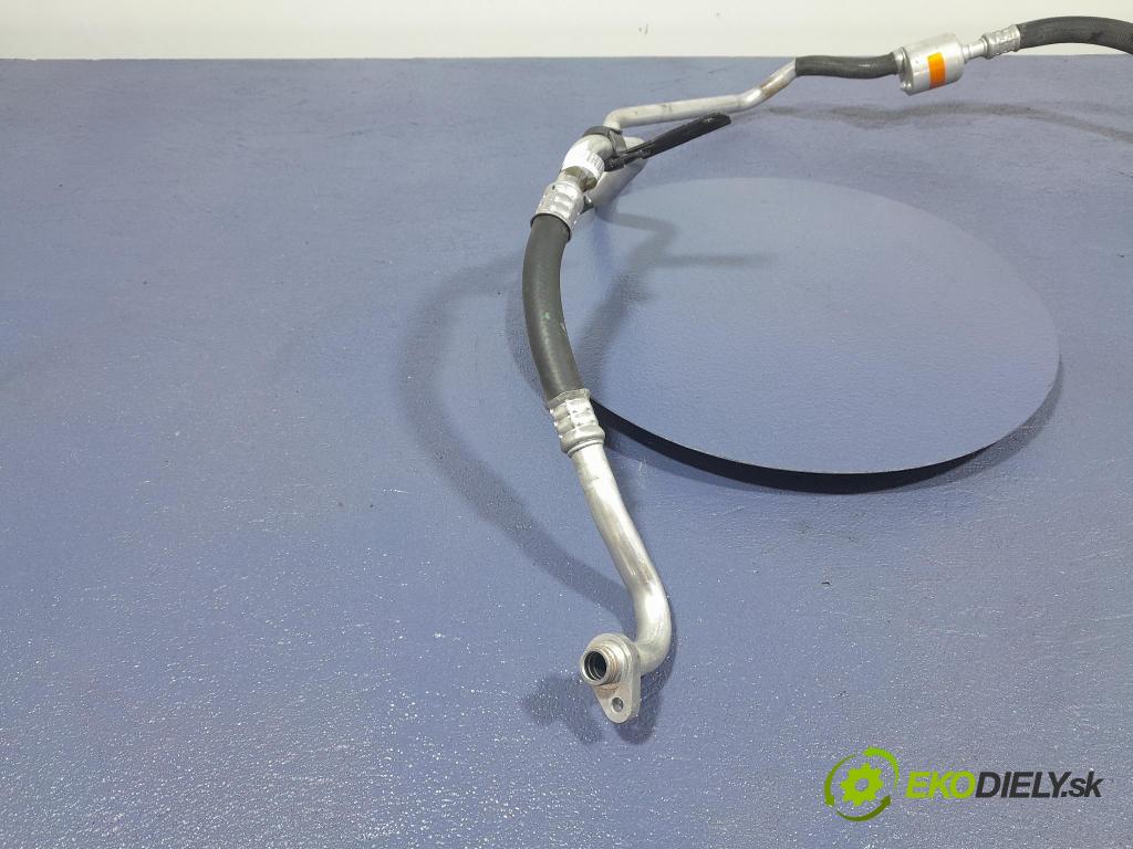 Peugeot 208 2016 trubka Klimatizace: 9802131980