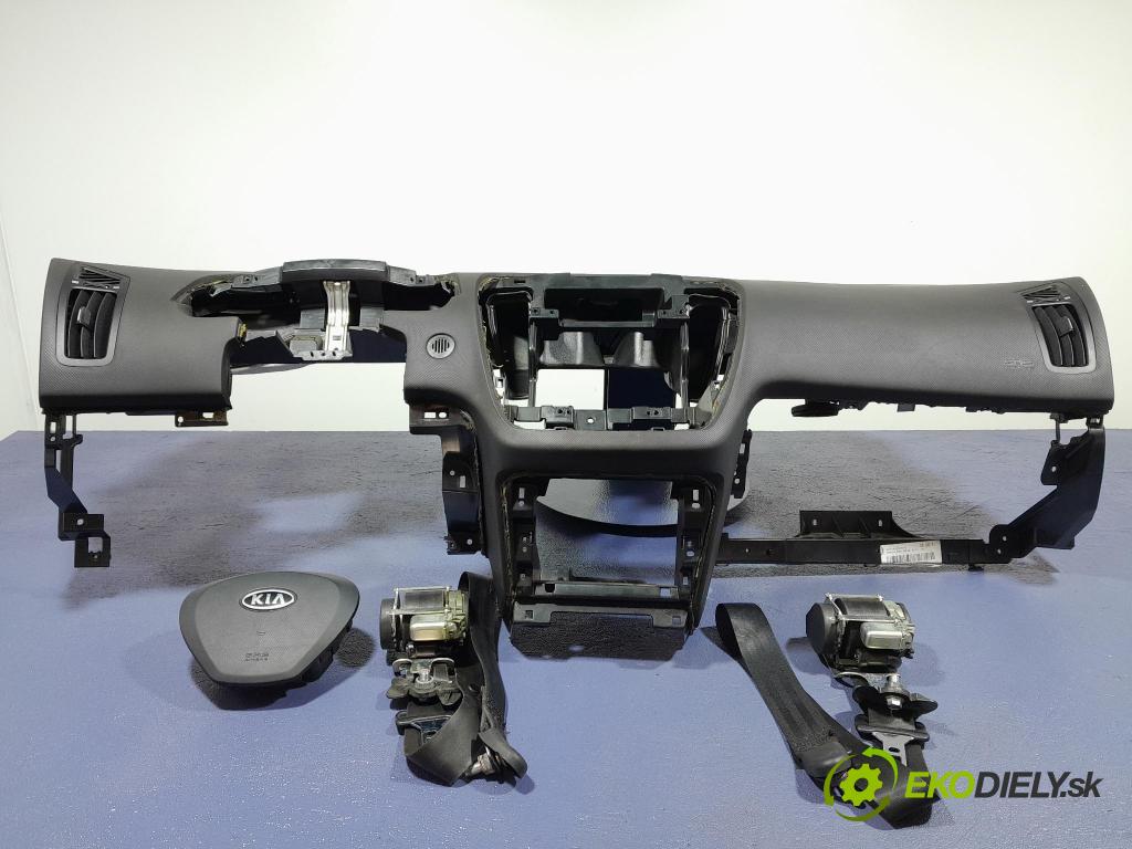 Kia Ceed 2007 kokpit,přistrojova deska