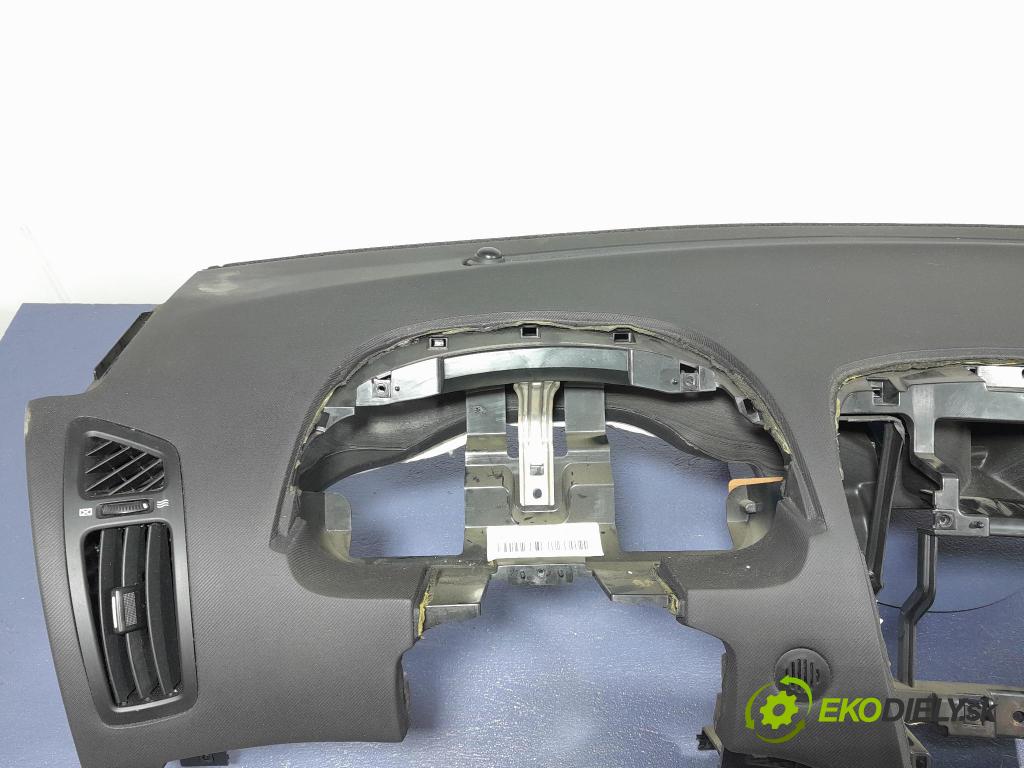 Kia Ceed 2007 kokpit,přistrojova deska