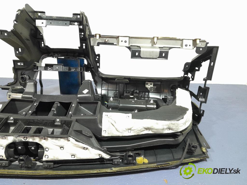 Kia Ceed 2007 kokpit,přistrojova deska