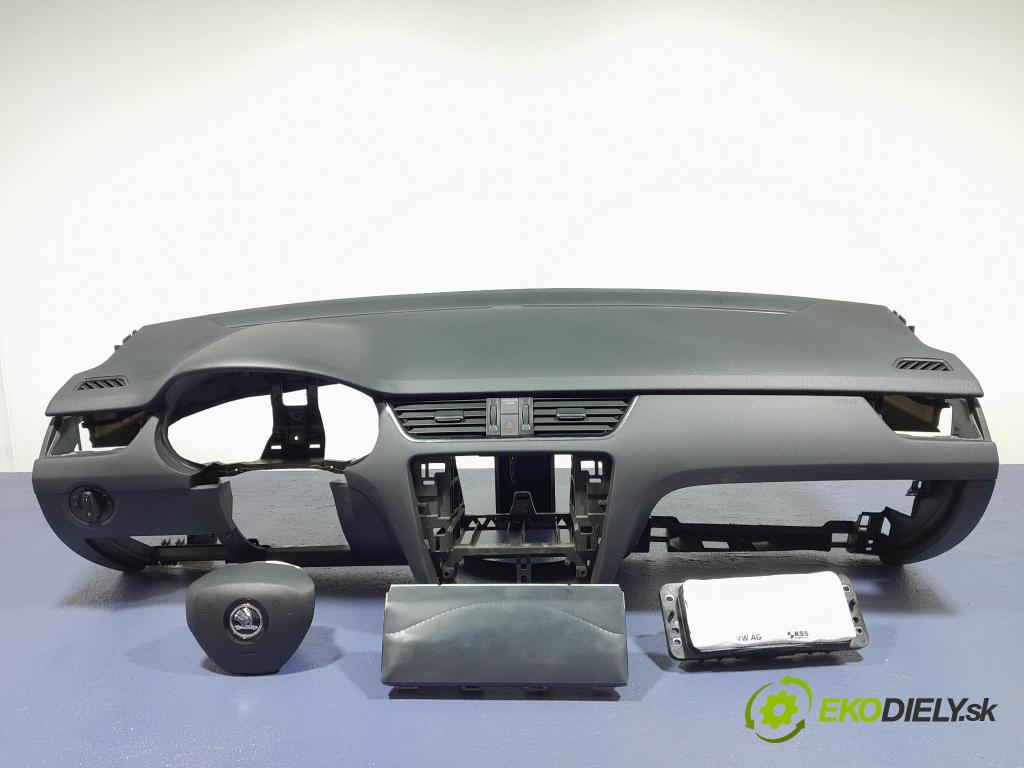 Skoda Octavia 2017 kokpit,přistrojova deska
