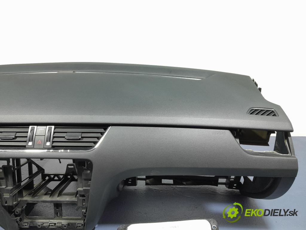 Skoda Octavia 2017 kokpit,přistrojova deska