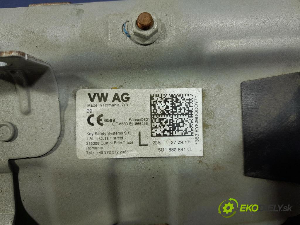 Skoda Octavia 2017 kokpit,přistrojova deska