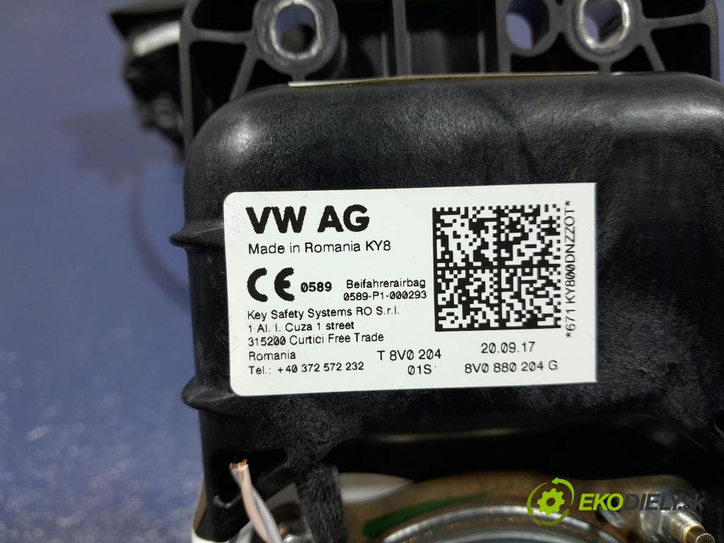 Skoda Octavia 2017 kokpit,přistrojova deska