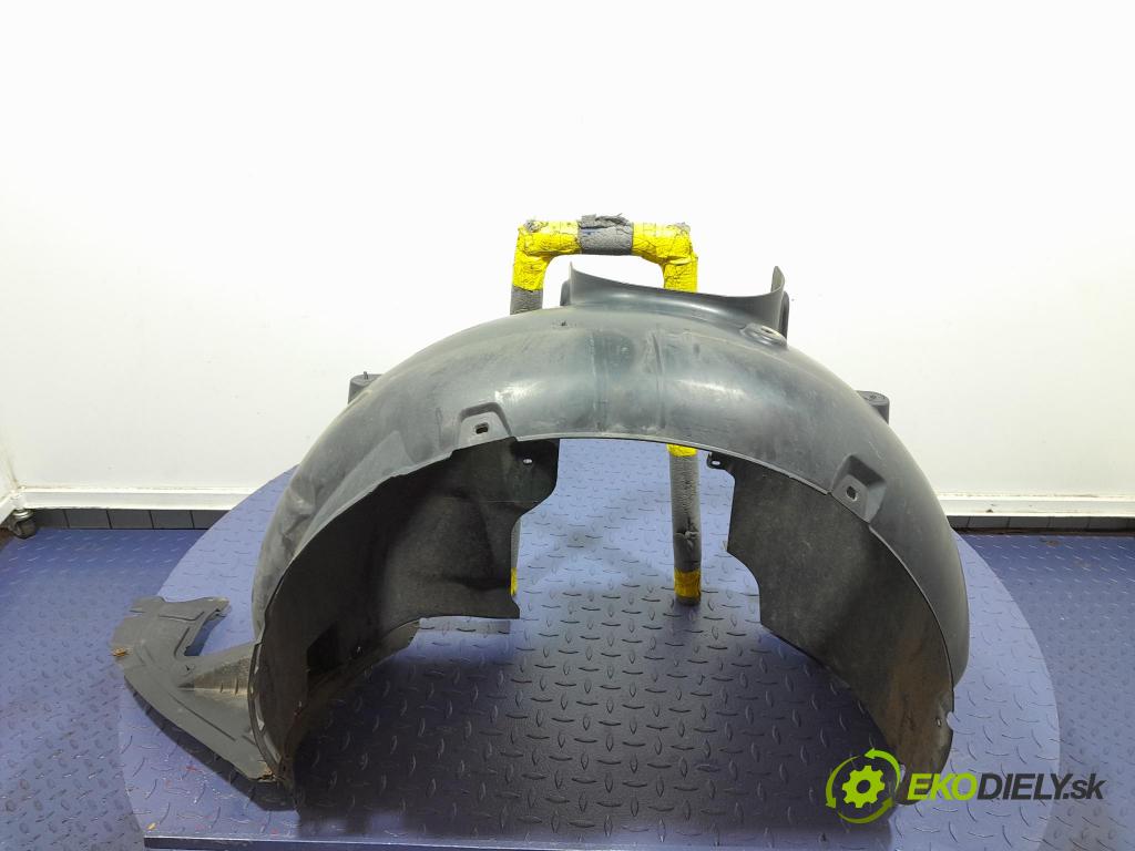 Skoda Octavia 2017 blatník: Plastický před 5E0809957