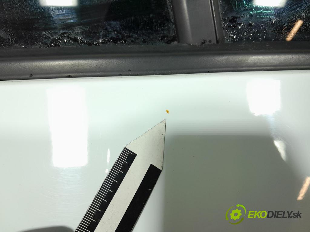 Skoda Octavia 2017 dveře Zad: prave