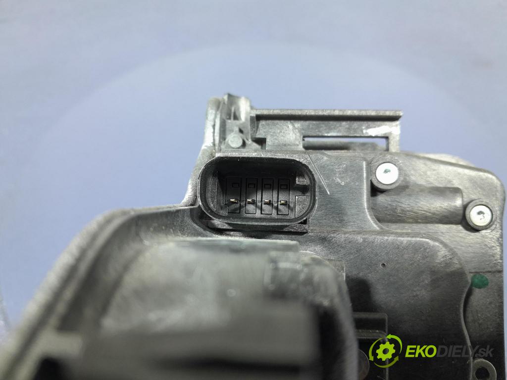 Bmw X5 2020 zámek dveře před Levý: 9464887