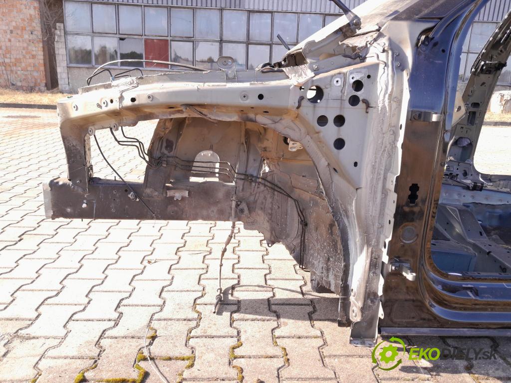 Audi Q8 0 štvrťka ľavá