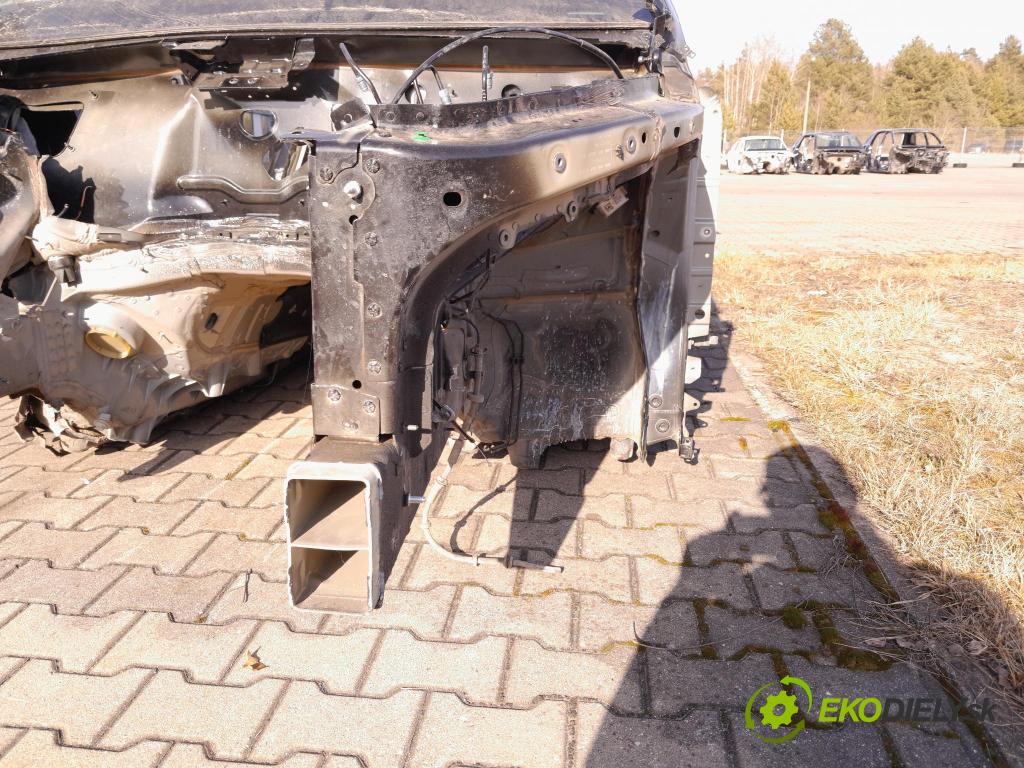 Audi Q8 0 štvrťka ľavá