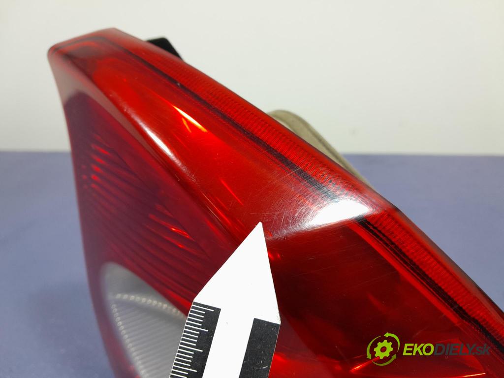 Ford Focus 2009 svetlo / reflektor zad Prava: Vonkajsia: 5M51-13404-B