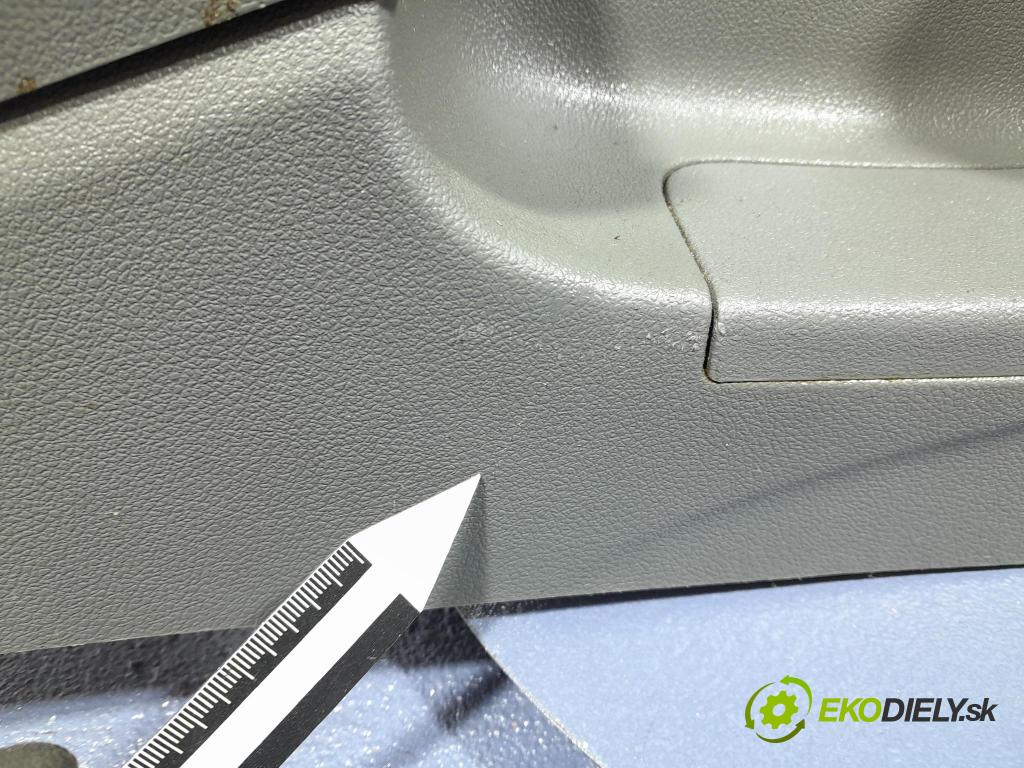 Ford Focus 2009 loketní opěrka