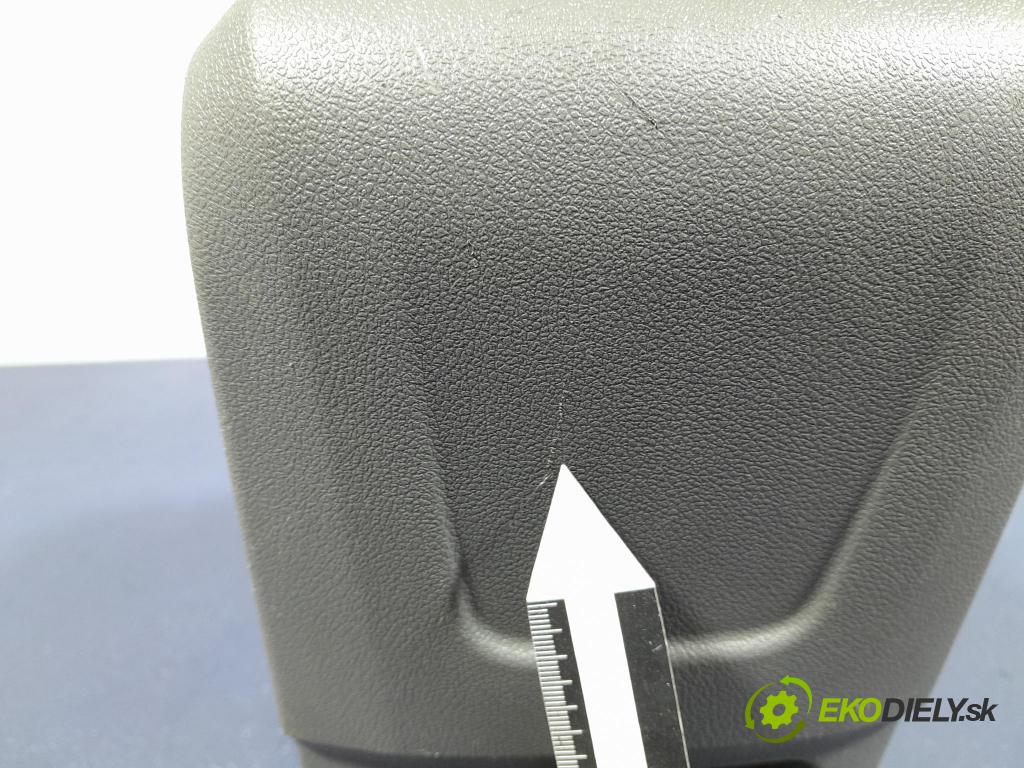 Ford Focus 2009 loketní opěrka