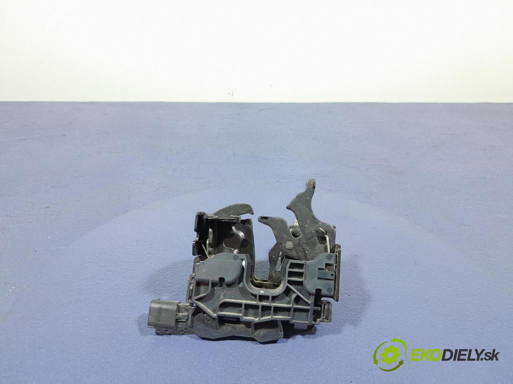 Mercedes S-klasa 2021 zámek masky: A2238804001