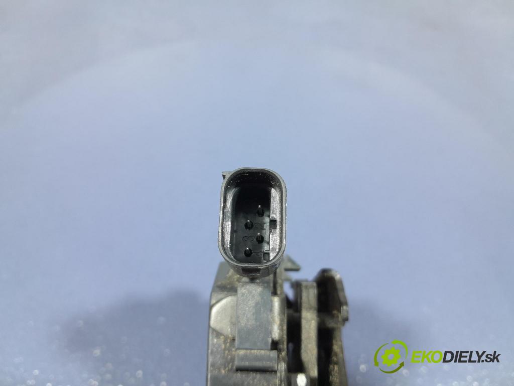 Mercedes S-klasa 2021 zámek masky: A2238804001