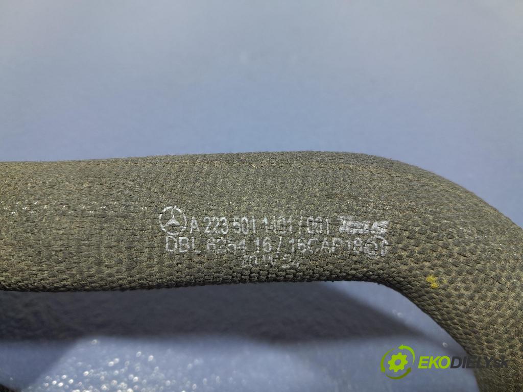 Mercedes S-klasa 2021 trubka Chladič: A2235011401