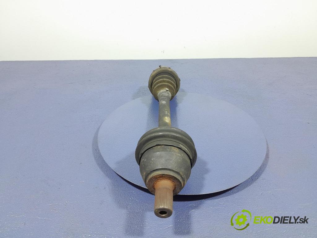 Ford Focus 2005 poloos levá před 3M5W-3A331-DA