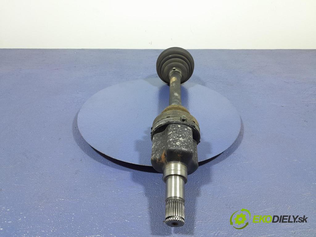 Ford Focus 2005 poloos levá před 3M5W-3A331-DA