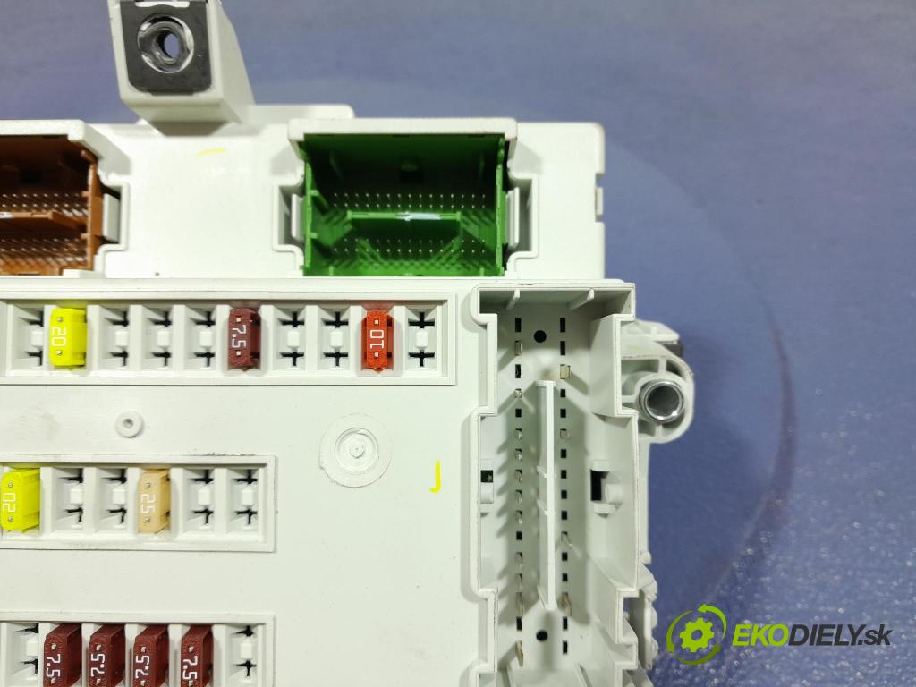 Jeep Cherokee 2016 skříňka Pojistky