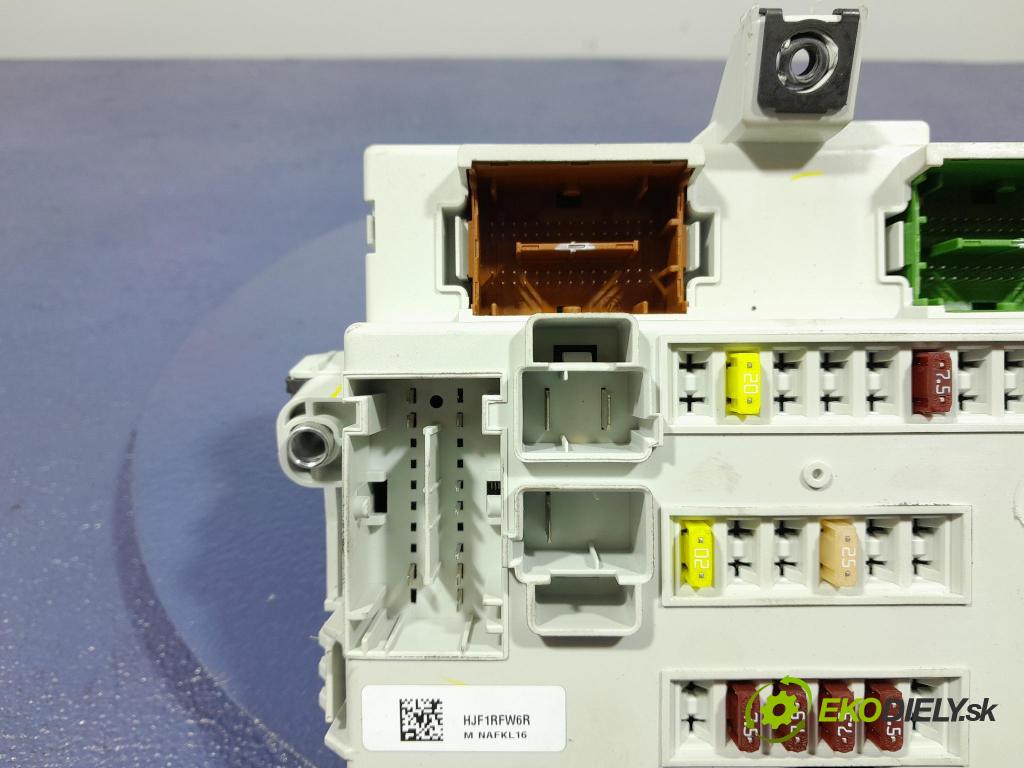 Jeep Cherokee 2016 skříňka Pojistky