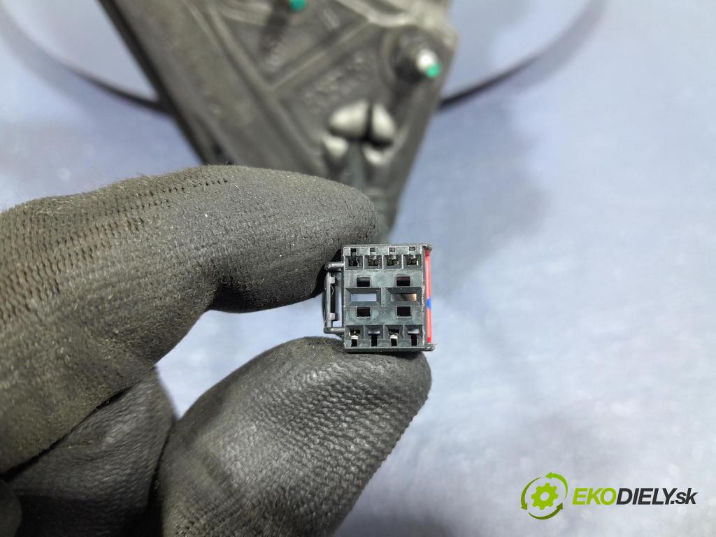 Jeep Cherokee 2016 zpětné zrcátko prave 