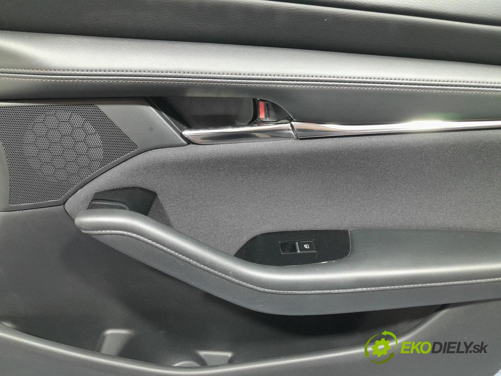 Mazda 3 2021 Tapacír: dveře před Práva: