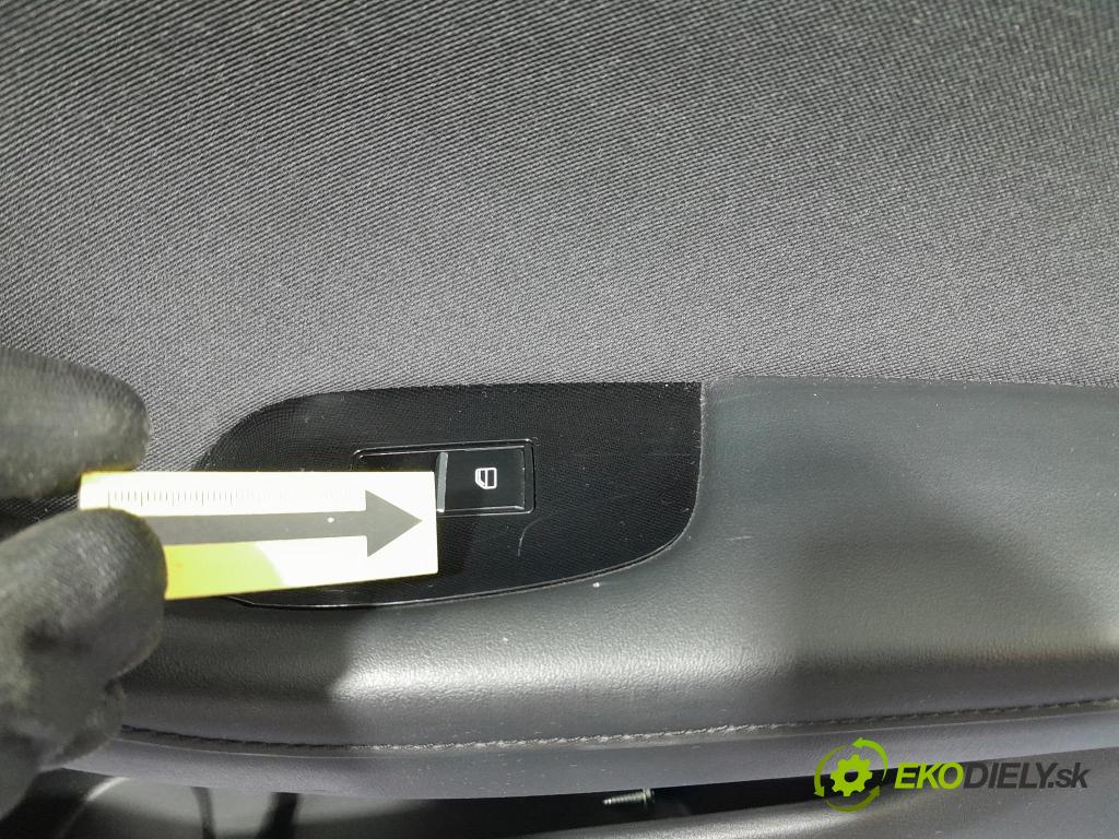 Mazda 3 2021 Tapacír: dveře před Práva: